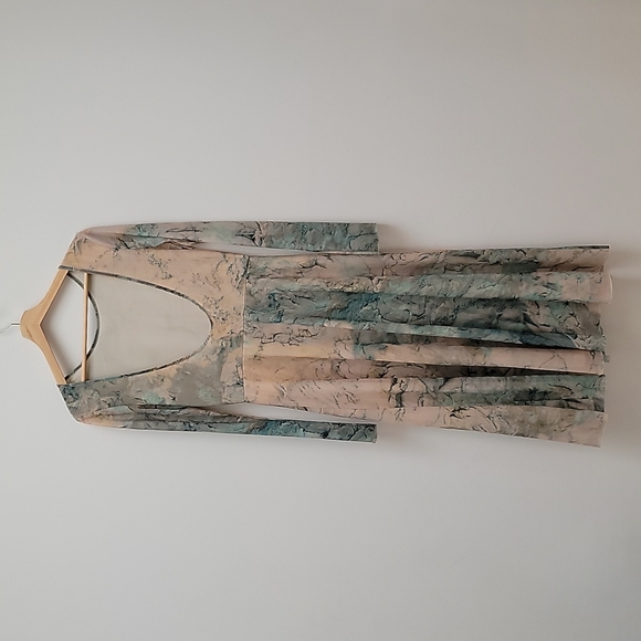 A mesh H&M dress with an open back - Picture 4 of 8